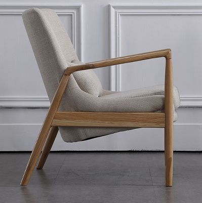 Woonkamermeubilair Stevige houten stoelen Sofa met gepoleerde armleuningen en kussens