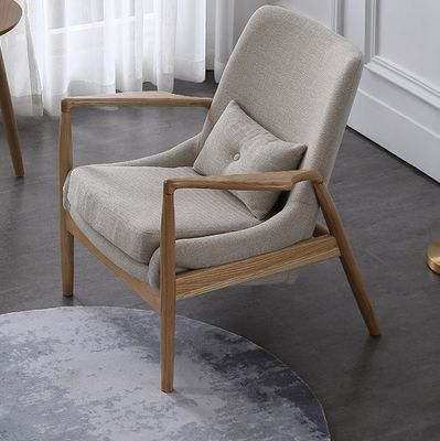 Woonkamermeubilair Stevige houten stoelen Sofa met gepoleerde armleuningen en kussens