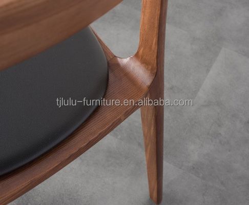 Eetstoelen met massief houten raam voor het stapelen van moderne restaurants