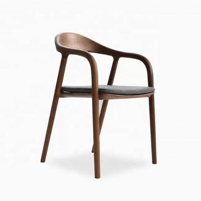 Franse moderne massief houten armleuning Houten eetstoel in postverpakking voor luxe woonkamermeubilair