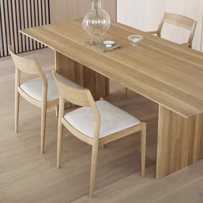 Comfortabele Kussen Massivhouten Eetstoel in de natuur Populaire kleuren voor hedendaags restaurant