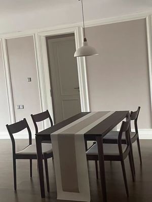 Comfortabele Kussen Massivhouten Eetstoel in de natuur Populaire kleuren voor hedendaags restaurant