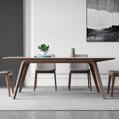 Eenvoudige lichte luxe massieve houten eettafel voor modern en chique interieurs