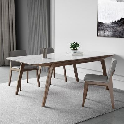 Eenvoudige lichte luxe massieve houten eettafel voor modern en chique interieurs