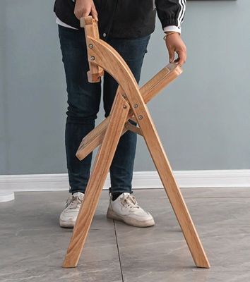 Gebouw voor kantoren en eetgelegenheden Houten trouwstoel met opvouwbaar ontwerp