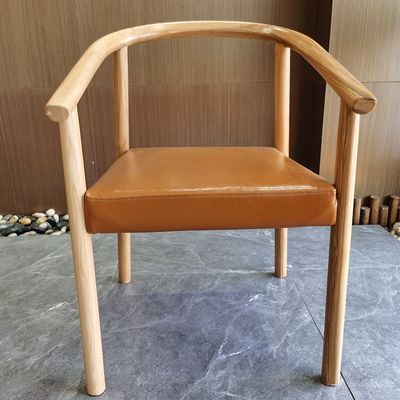 Noord-Europese massief hout PU lederen kussens Eetstoel voor restaurant Op maat gemaakte ontwerp en OEM-service aanvaard