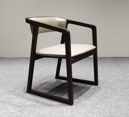 Postverpakking Massivhout PU leer eetkamer stoel in Noordse vormgeving en zwart/noot/op maat gemaakte kleur voor modern eten