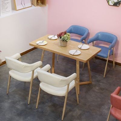 Moderne stoel met zachte stoel voor woonkamer en hotel