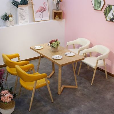 Moderne stoel met zachte stoel voor woonkamer en hotel