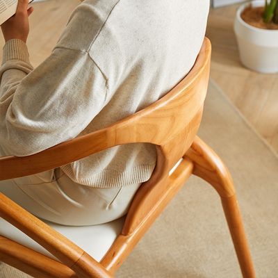 2023 Houten restaurantstoel Zwart/Natuurlijk/Walnoot/Op maat gemaakte houten eetstoelen voor het dineren in hotels
