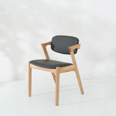 Natuurkleurige Noorse stoel Moderne stoel van massief hout