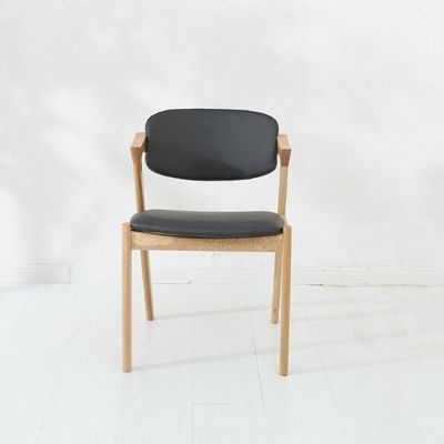 Natuurkleurige Noorse stoel Moderne stoel van massief hout