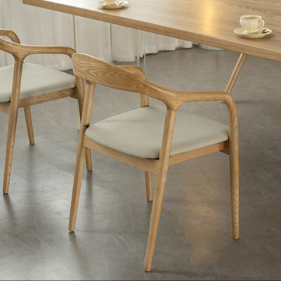 Voeg een vleugje elegantie toe aan uw eetkamer met een moderne design in noordelijke stijl