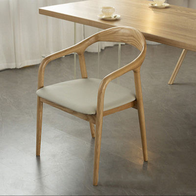Voeg een vleugje elegantie toe aan uw eetkamer met een moderne design in noordelijke stijl
