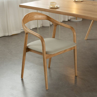 Voeg een vleugje elegantie toe aan uw eetkamer met een moderne design in noordelijke stijl