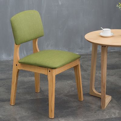 Moderne eetkamermeubilair Massieve houten stoelen met nitrolacquer afwerking Voor restaurantmeubilair