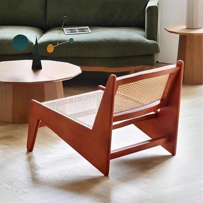 Houten stoel met rubberen frame in Nordic-stijl
