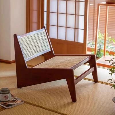 Houten stoel met rubberen frame in Nordic-stijl