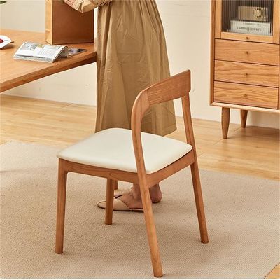 NO Opvouwbare Nordic Solid Wood Eating Chair voor een moderne restaurantbeleving