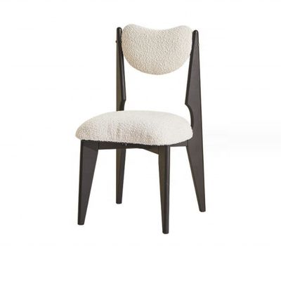 Slaapkamer in de stijl van Morden Houten eetstoel met aangepaste kleur en zwarte benen in wit fluweel