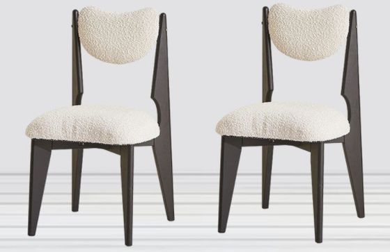 Slaapkamer in de stijl van Morden Houten eetstoel met aangepaste kleur en zwarte benen in wit fluweel