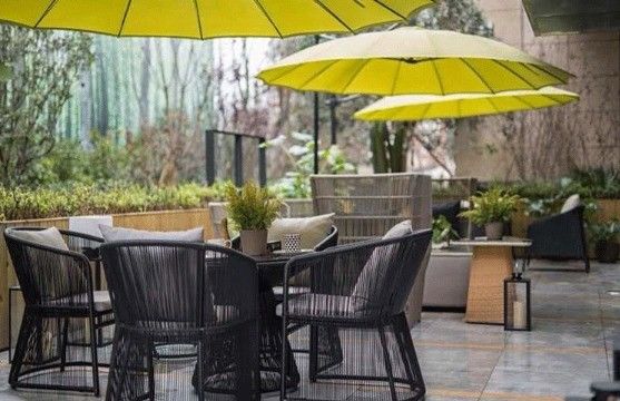 Metalen eetstoel Italiaanse stijl Houten café stoel voor moderne luxe buiten zitplaatsen