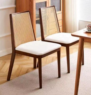 NC/PU Verf Afwerking Hout Polstered Eetstoel voor Modern Nordic Design en Solid Wood Style