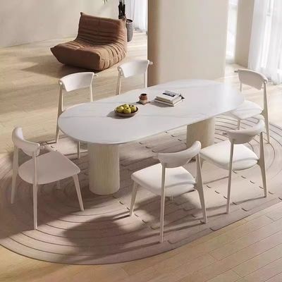 Postverpakking en stoelen van massief hout voor moderne eetkamer