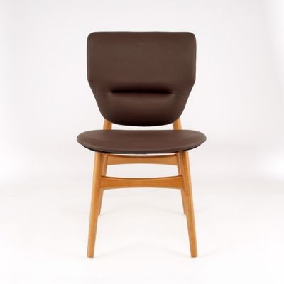 Moderne eetkamermeubilair gepoleerde lederen houten stoel in traditioneel ontwerp en op maat gemaakte kleur