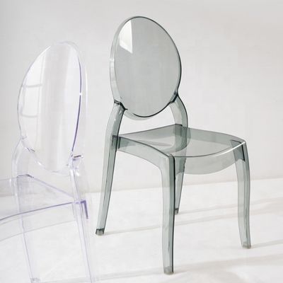 Moderne stapelbare eetstoel gemaakt van transparant pc-materiaal voor stapelbaar in hotel café woonkamer