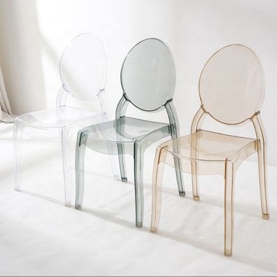 Moderne stapelbare eetstoel gemaakt van transparant pc-materiaal voor stapelbaar in hotel café woonkamer