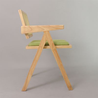 Hotel-restaurantmeubilair Warm Nordic massief hout Eetstoelen met gepoleerde Rattan rugleuning in grote vraag