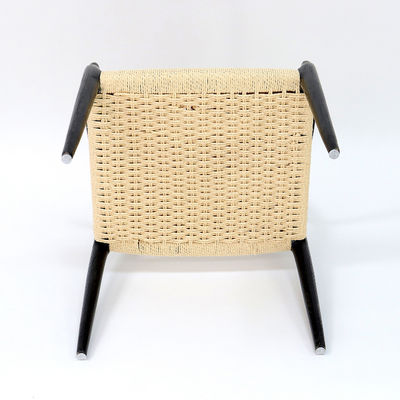 Moderne eetstoel met handgeweven koord Nitrolacquer Afwerking van massief hout met armsteun Moderne ontwerp