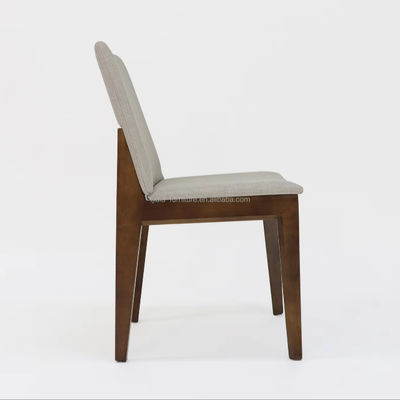 Moderne stijl Nitrolacquer Finish Solid Wood Eetstoel met bekleding en accentarm