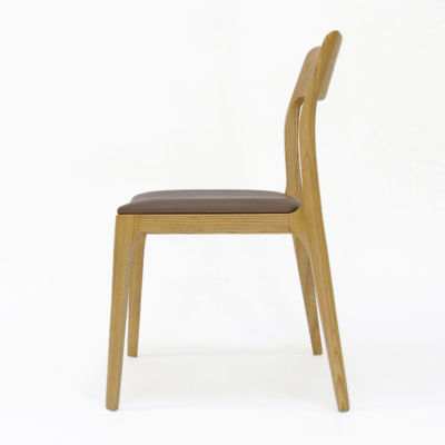 Vakantiefaciliteiten Eetstoel Vintage hout met op maat gemaakte stoffen Polster en nitrolacquer afwerking