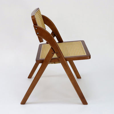 Vintage opvouwbare houten eetstoel van rattan voor restaurant in klassieke stijl