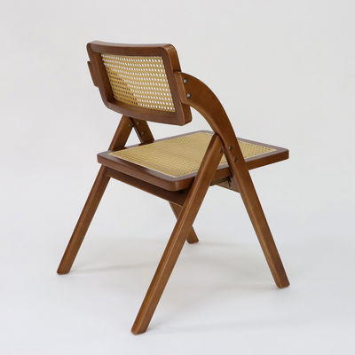 Vintage opvouwbare houten eetstoel van rattan voor restaurant in klassieke stijl