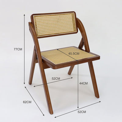 Vintage opvouwbare houten eetstoel van rattan voor restaurant in klassieke stijl