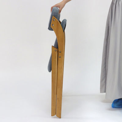 Op maat gemaakte houten eetstoel in vintage stijl met opvouwbaar ontwerp en stofdek