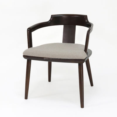 Houten eetstoel in klassieke stijl