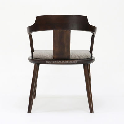 Houten eetstoel in klassieke stijl