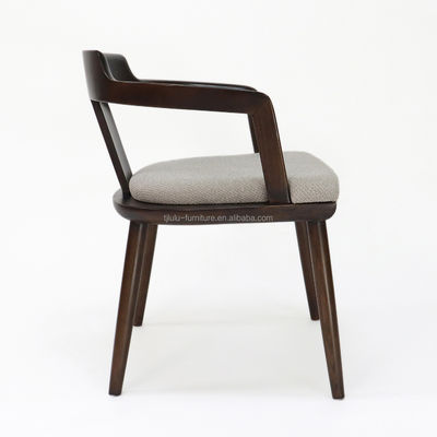 Houten eetstoel in klassieke stijl