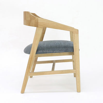 Op maat gemaakte moderne houten eetstoel voor restaurant Hotel Stoffenbekleding Walnoot/Natuurlijk/Zwart