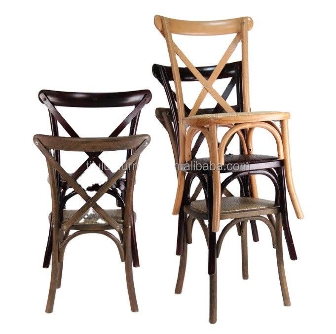 Moderne stijl D50*W42*H89CM Stapelbare massief hout X kruis rugstoel met rotan kussen voor buiten bruiloft receptie