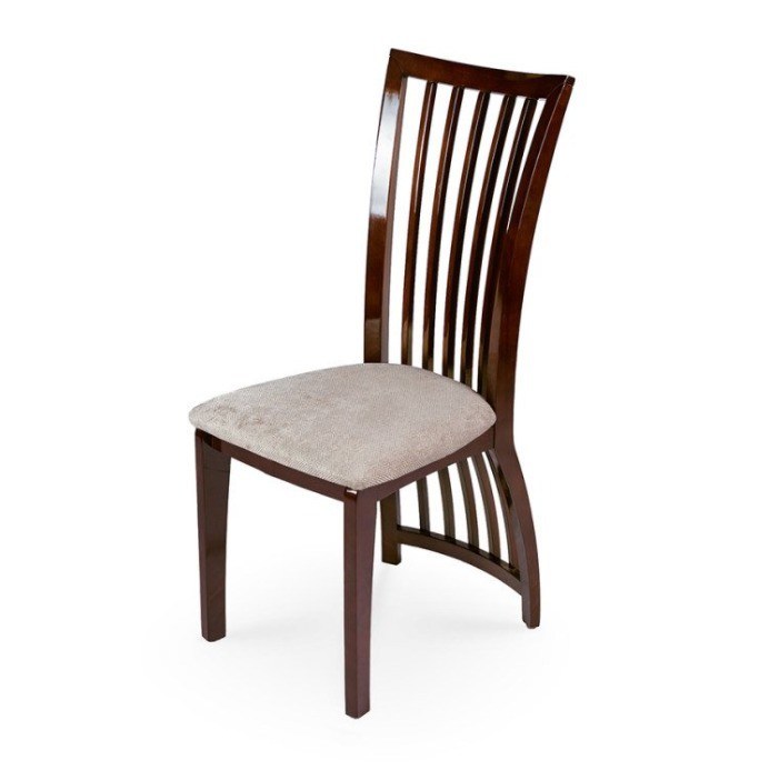 Eetkamermeubilair Hoogrugstoelen met houten frame en stoffen bekleding in Noordse stijl