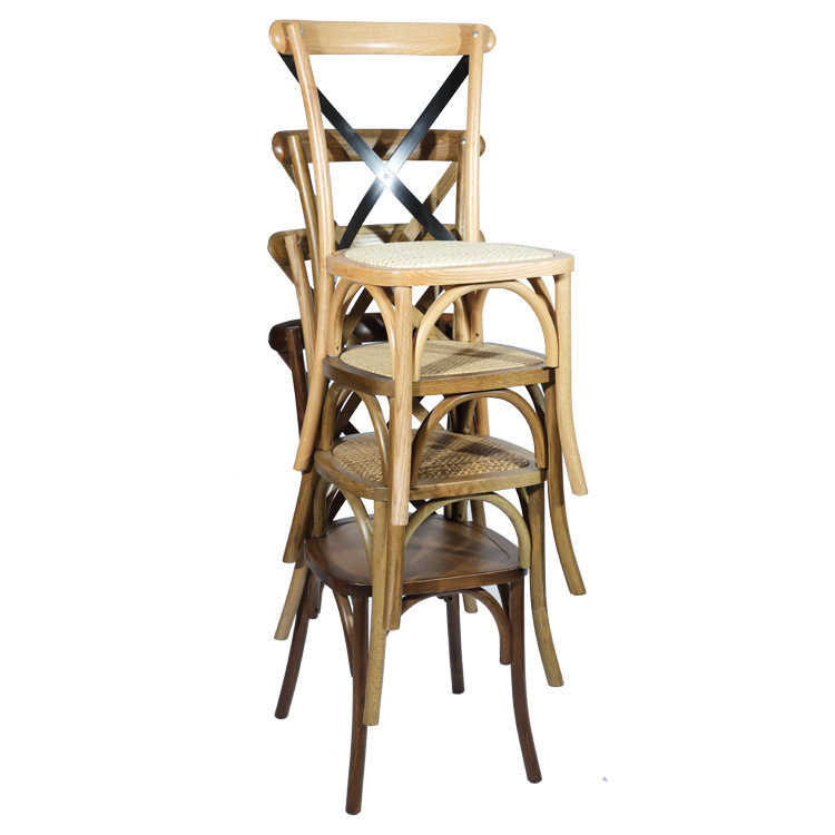 Op maat gemaakte ontwerpen Noorse moderne rattan kruis rug gestapelbaar massief hout bruiloft banket Houten stoel OEM service geaccepteerd