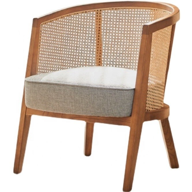Buitenmeubilair Moderne Noordse Franse massief houten frame Rattan Leisure Chair met gebogen rugleuning ontwerp en aangepaste kleur