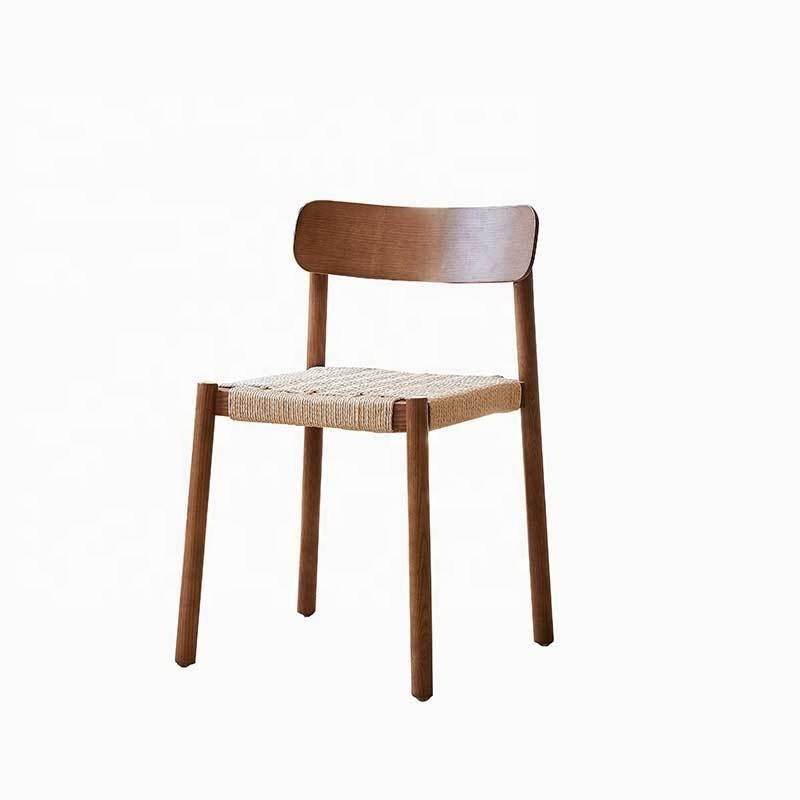 Creëer een ontspannende eetatmosfeer met Nordic Light Luxury Solid Wood Eating Chair en Woven Rope Backrest