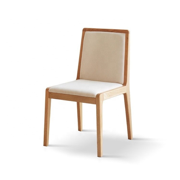 Nordieke gepoleerde eetstoel van massief hout Duurzaam en verfijnd ontwerp