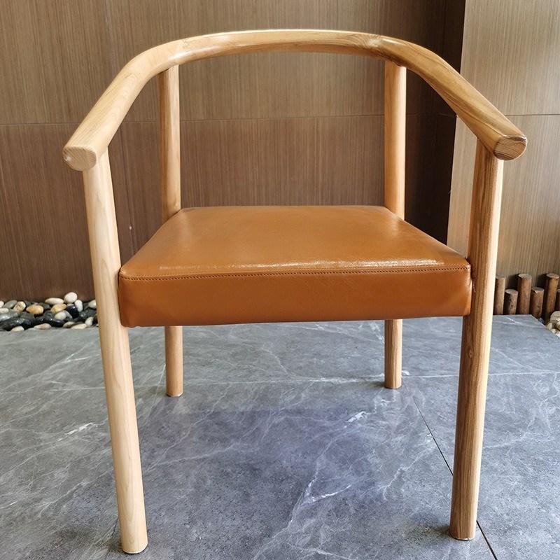 Noord-Europese massief hout PU lederen kussens Eetstoel voor restaurant Op maat gemaakte ontwerp en OEM-service aanvaard
